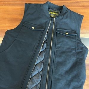 Treadwell Vest in Men’s medium with gold/brass buttons & zipper